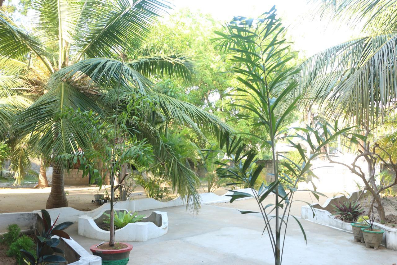 Hotel El Shaddai Mannar Esterno foto